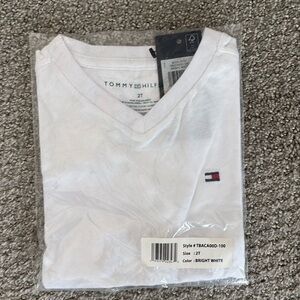 NWT Tommy Hilfiger white T-shirt 2T